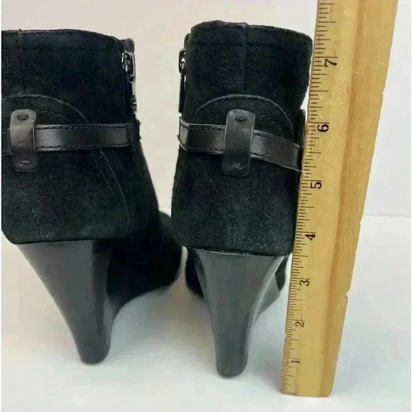 Tory Burch Aaden Women's 9.5 M Ankle Boots Black Suede Harness Logo Emblem Wedge - Picture 3 of 9